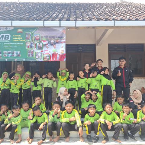 Fun Literacy Activities HIMABIKO UMBY: Tanamkan Semangat Cita-Cita di SD Mejing 2